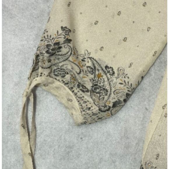 TORRID Off Shoulder Boho Blouse Sz 2X Adjustable Strap Beige Gray Paisley EUC - Picture 2 of 6